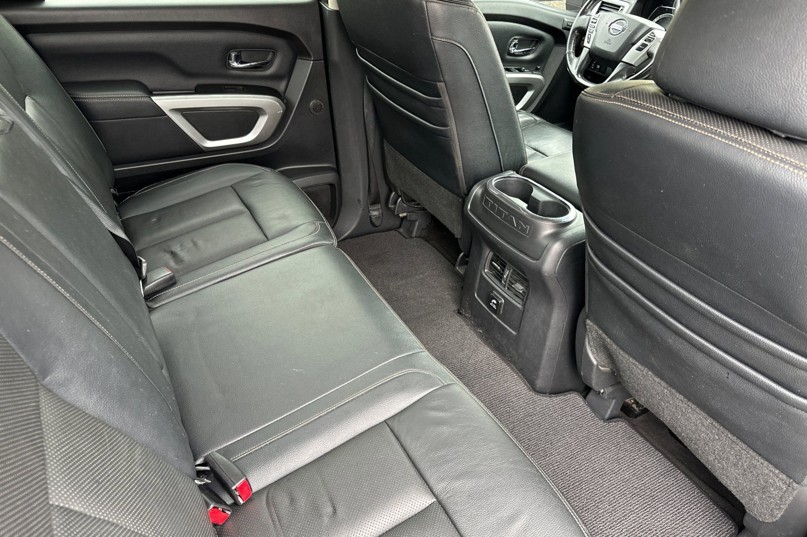 Used 2018 Nissan Titan SL w/ Chrome Package image 17