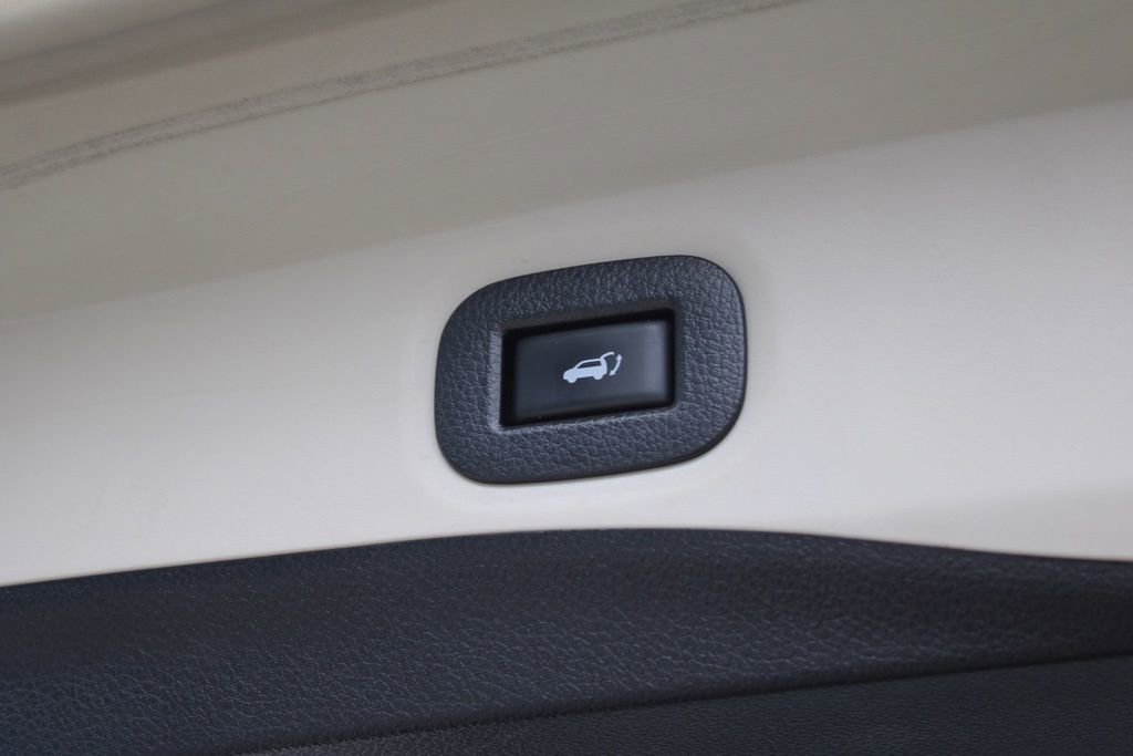 Used 2018 Nissan Rogue SV w/ Premium Package image 12