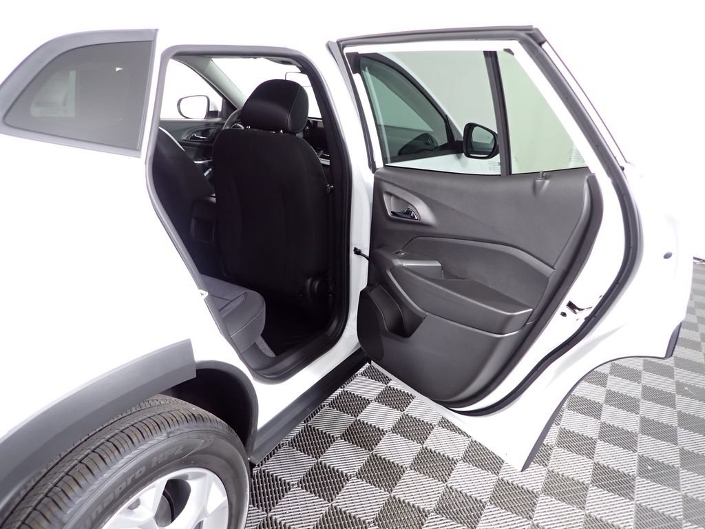 New 2026 Chevrolet Trax LS w/ LS Convenience Package FWD image 32