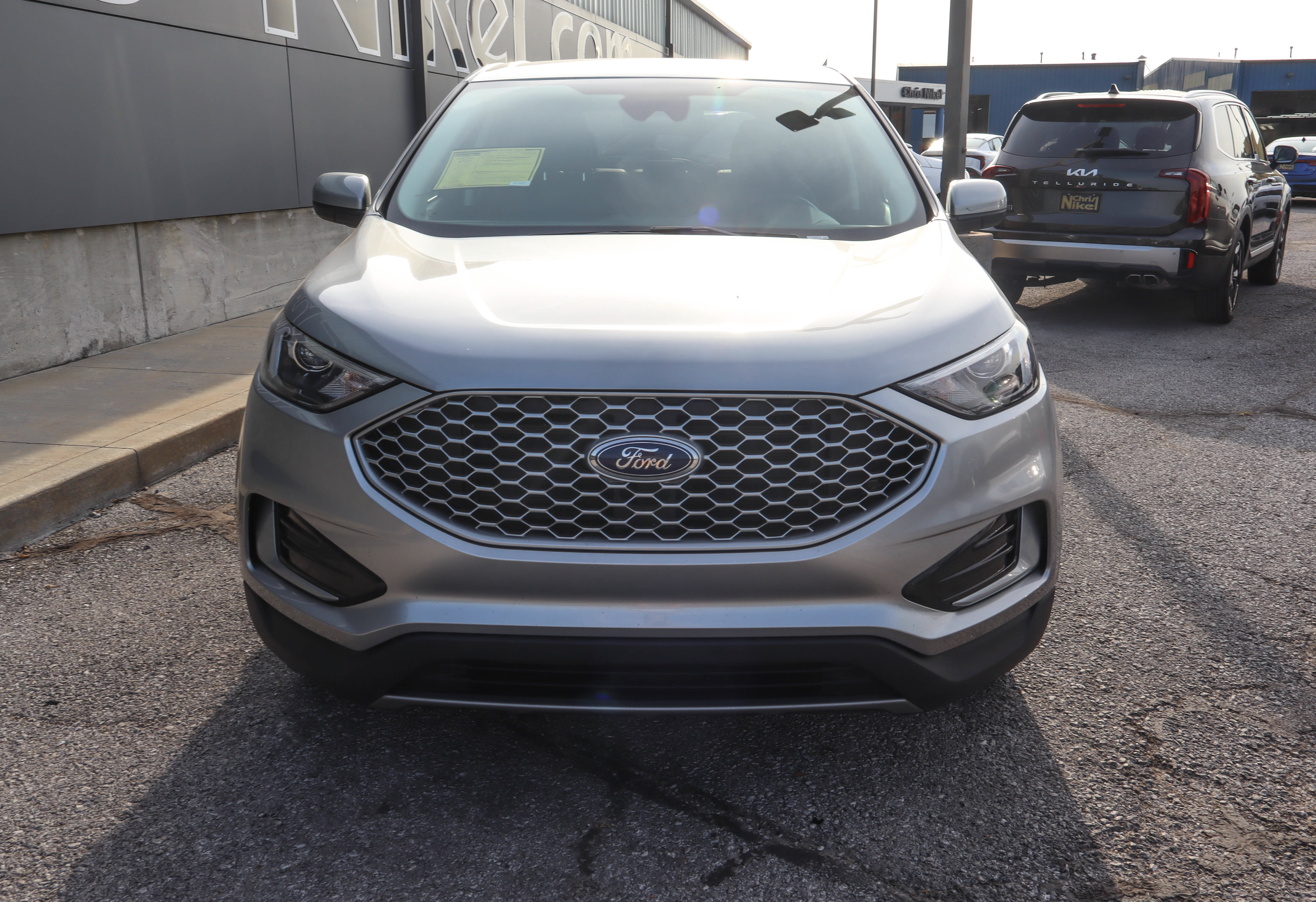 Used 2024 Ford Edge SEL AWD/4WD image 2