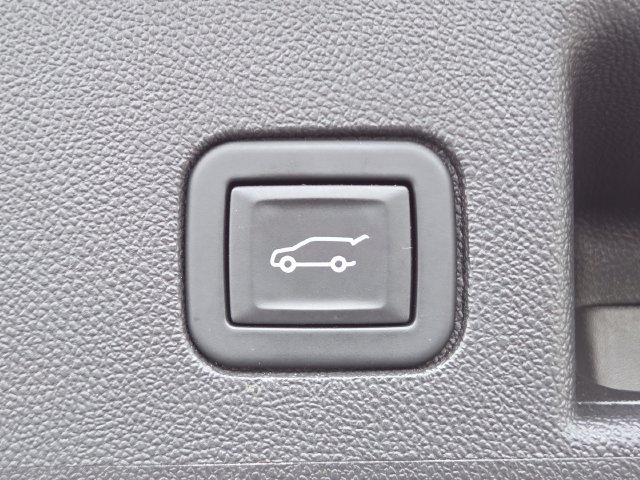 Used 2024 Chevrolet Equinox LT w/ LPO, Floor Liner Package FWD image 18