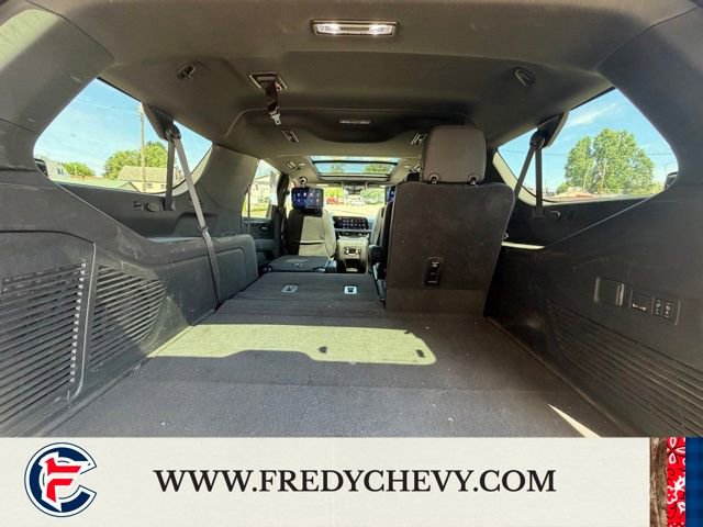 Used 2025 Chevrolet Suburban Premier AWD/4WD image 29