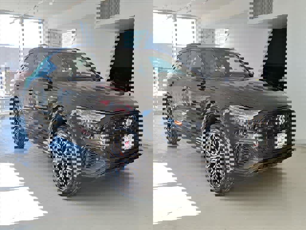 Certified 2023 Audi Q8 Prestige w/ Prestige Package image 3