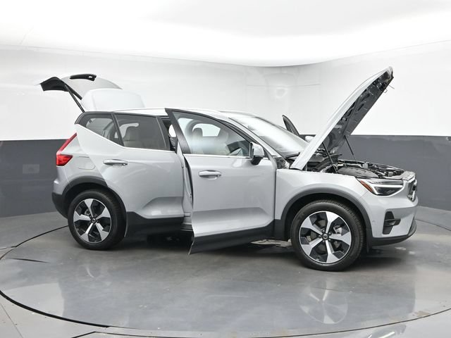 Used 2024 Volvo XC40 B5 Plus w/ Protection Package Premier AWD/4WD image 48