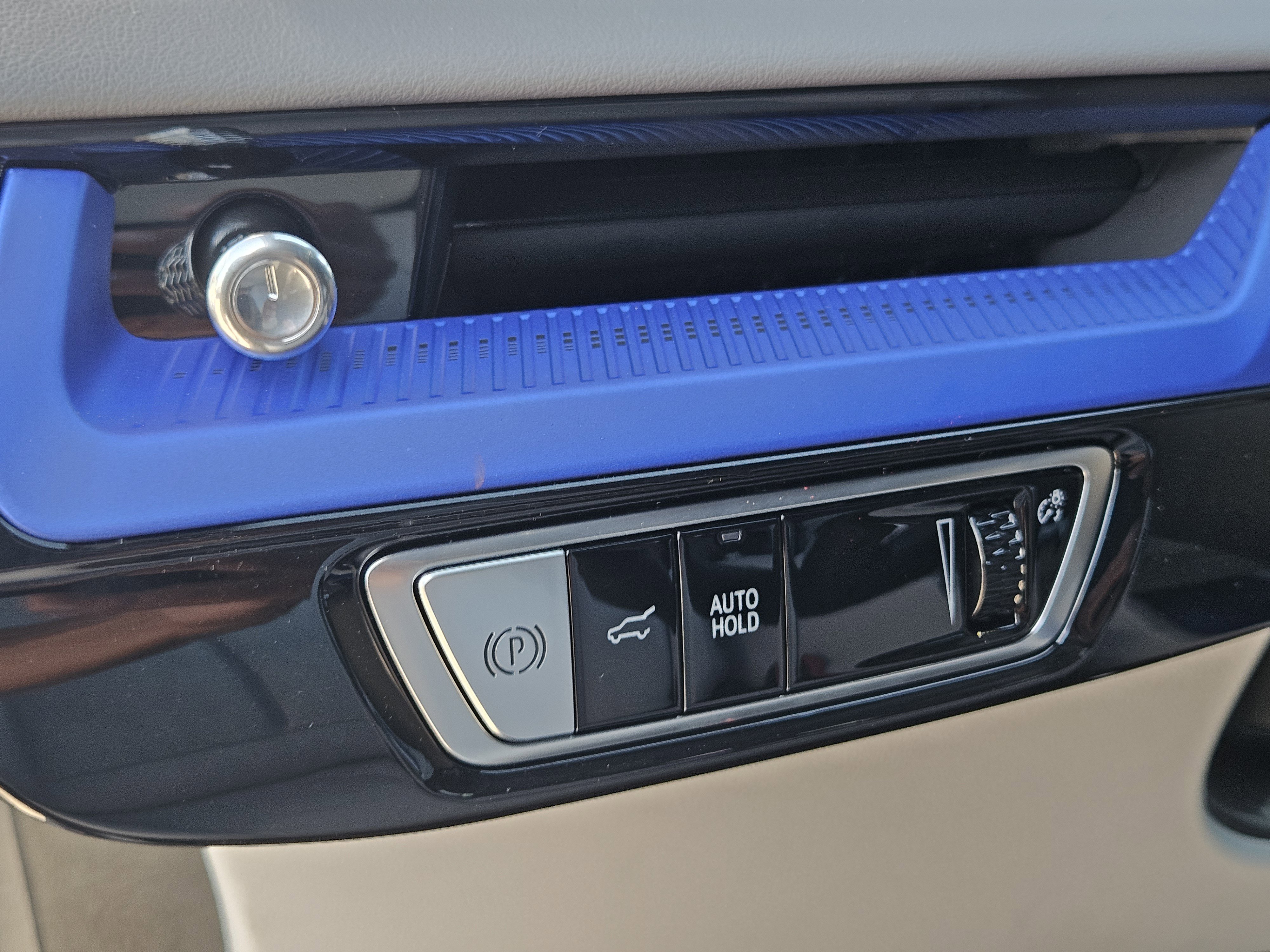 New 2025 Cadillac Optiq Luxury 2 w/ LPO, Floor Liner Package image 23