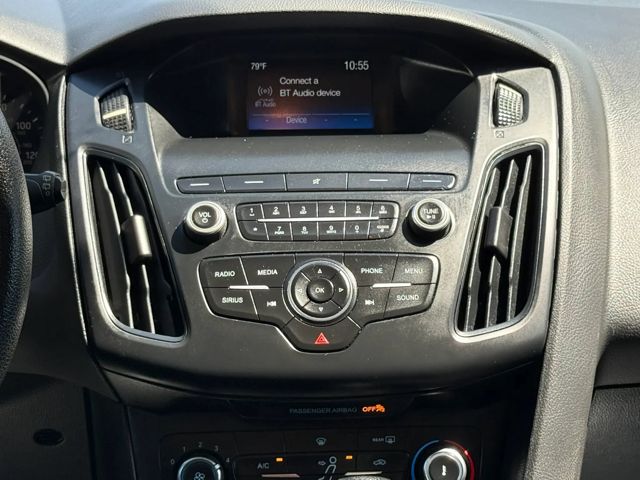 Used 2018 Ford Focus SE FWD image 9