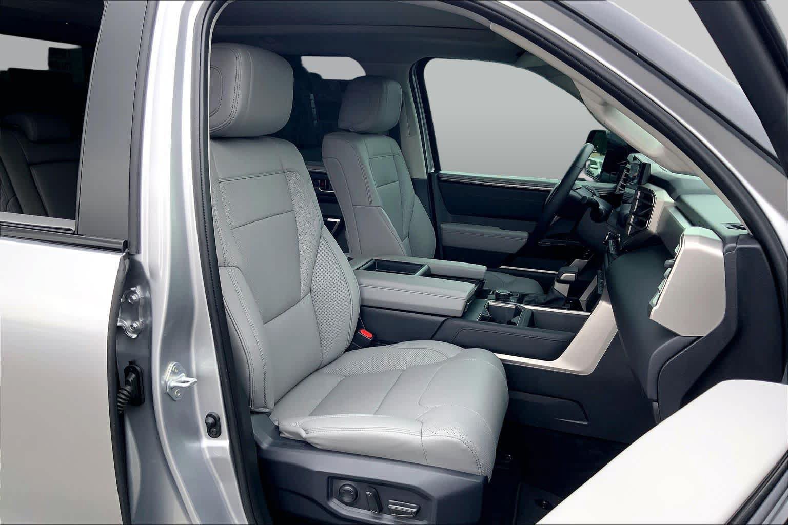 Used 2024 Toyota Tundra Limited AWD/4WD image 9