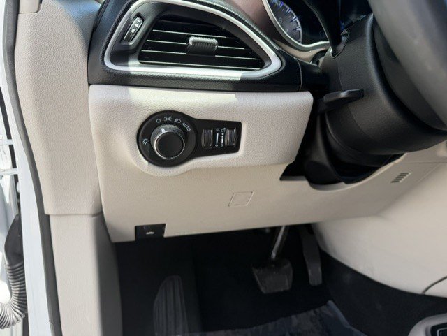 Used 2023 Chrysler Voyager LX FWD image 13