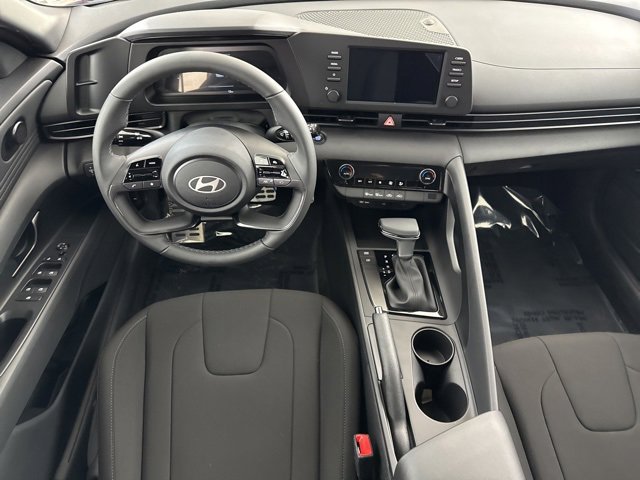 Certified 2025 Hyundai Elantra Sport w/ Cargo Package image 28