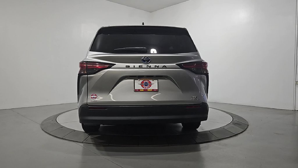 Used 2022 Toyota Sienna XLE w/ XLE Plus Package AWD/4WD image 4