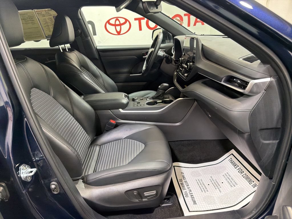 Used 2025 Toyota Highlander XSE AWD/4WD image 10