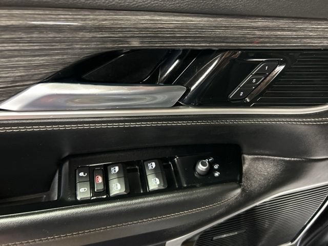 Used 2022 Jeep Wagoneer Series III w/ Premium Group I AWD/4WD image 13