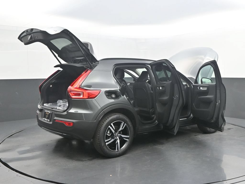 New 2026 Volvo XC40 B4 Core w/ Protection Package Premier FWD image 39