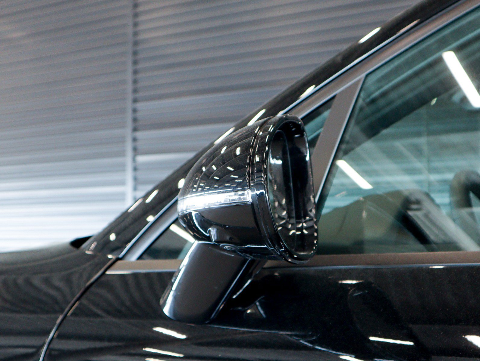 Certified 2025 Porsche Macan image 25