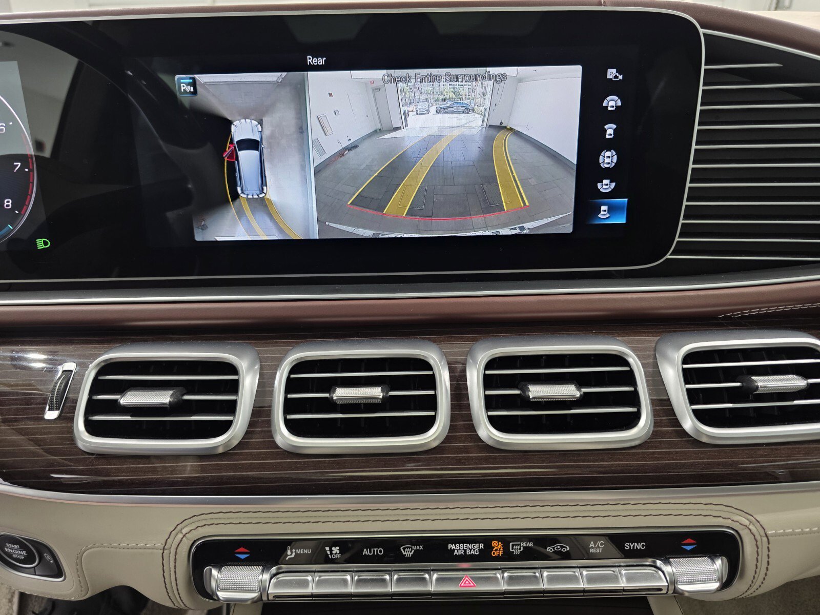 Used 2023 Mercedes-Benz Maybach GLS 600 4MATIC image 17