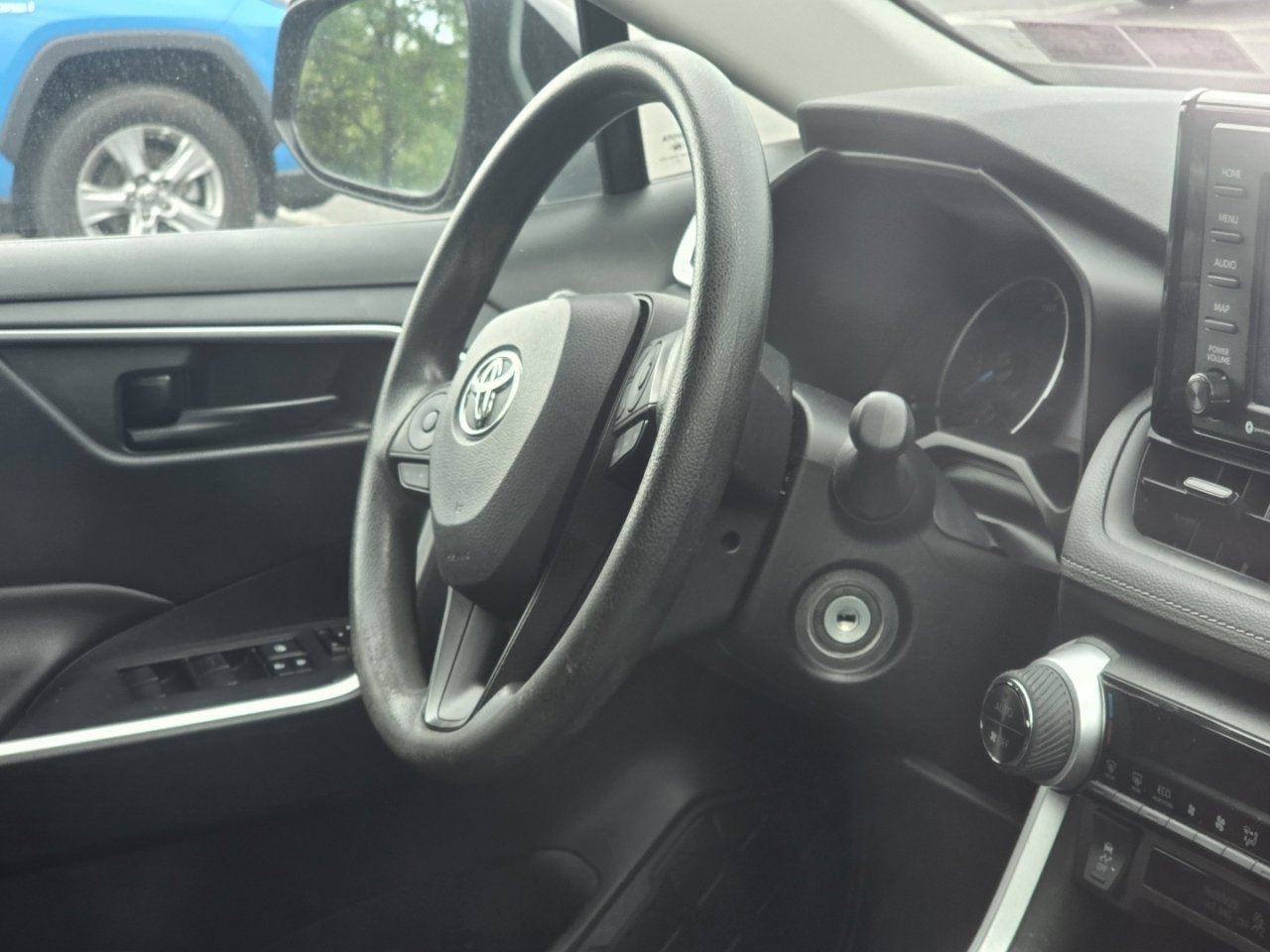 Used 2022 Toyota RAV4 LE AWD/4WD image 18