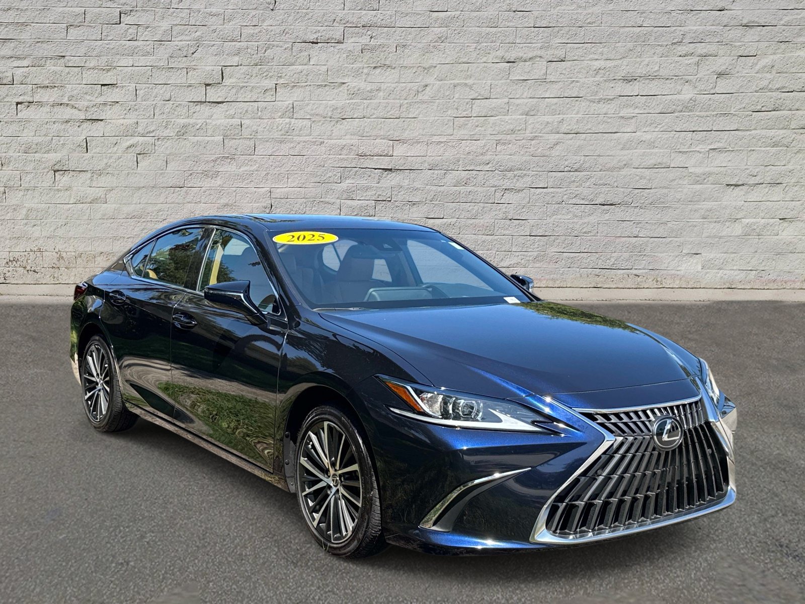 Used 2025 Lexus ES 350 w/ Premium Package FWD image 5