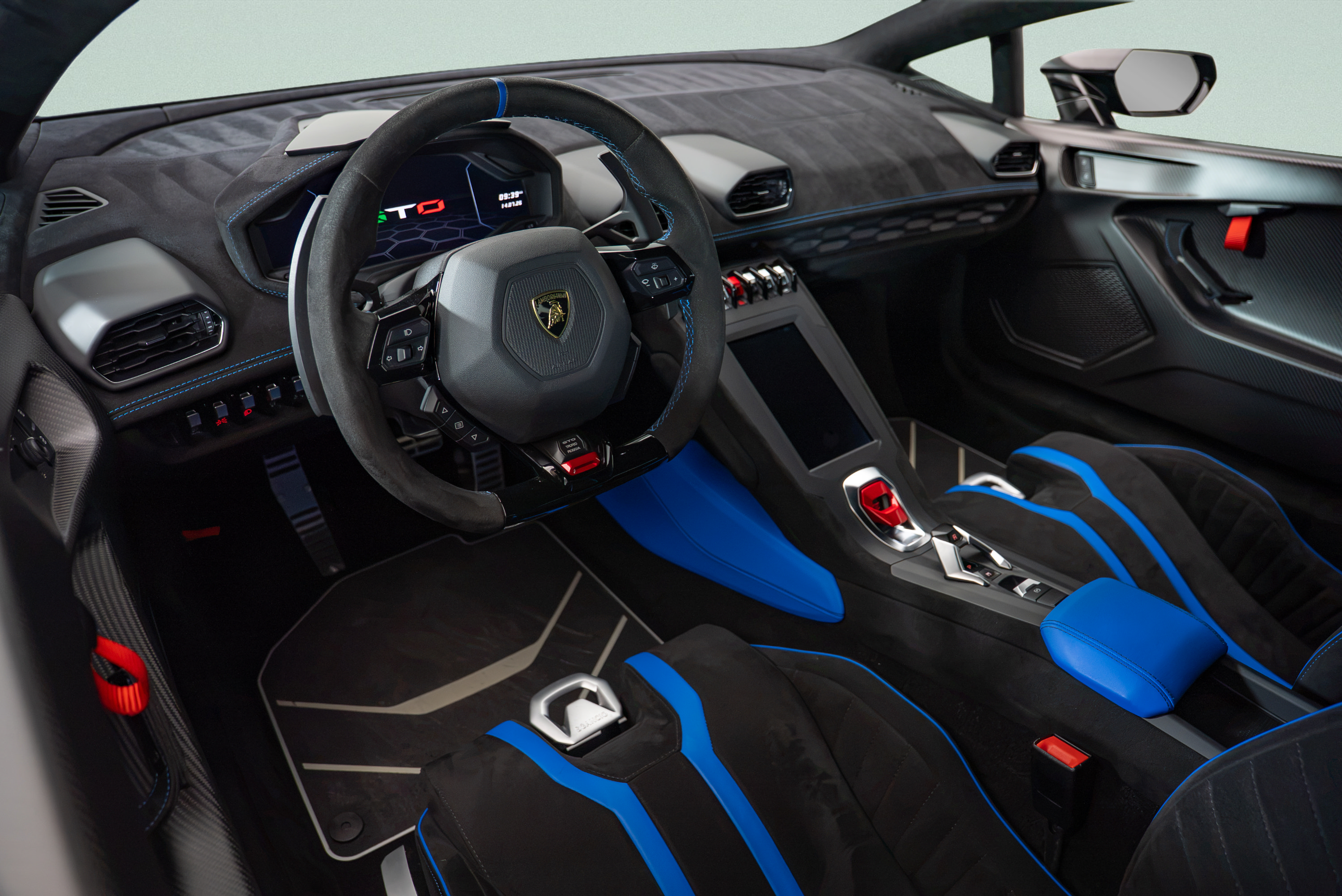 Used 2024 Lamborghini Huracan STO RWD image 7