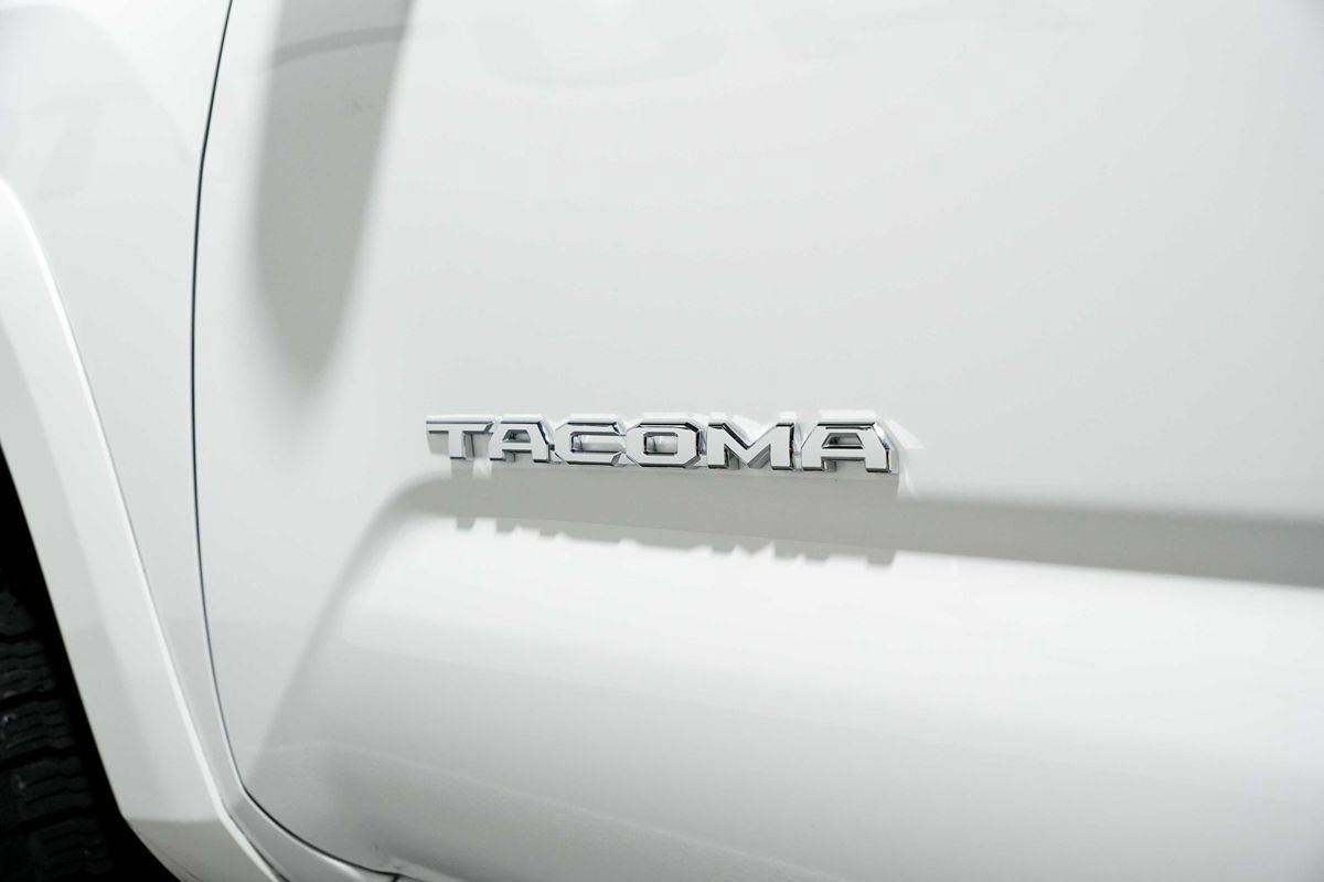Used 2018 Toyota Tacoma TRD Sport w/ Technology Package image 13