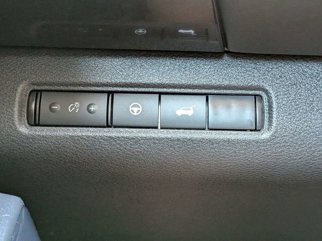 Used 2025 Nissan Pathfinder SV FWD image 26