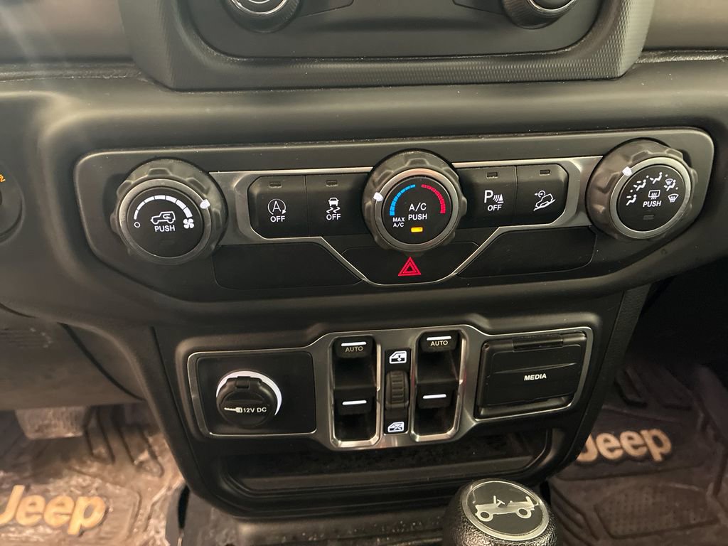 Used 2018 Jeep Wrangler Unlimited Sport S AWD/4WD image 15