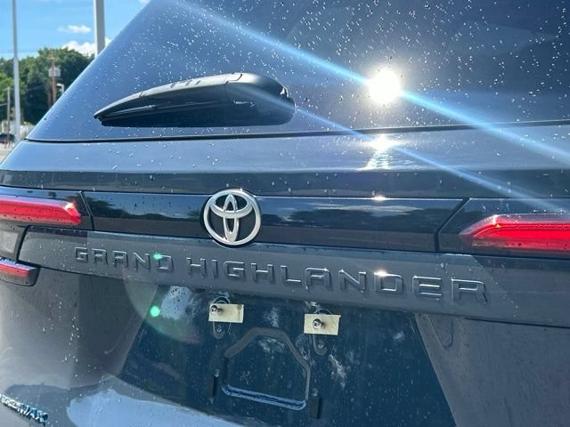 Used 2024 Toyota Grand Highlander AWD Hybrid image 14