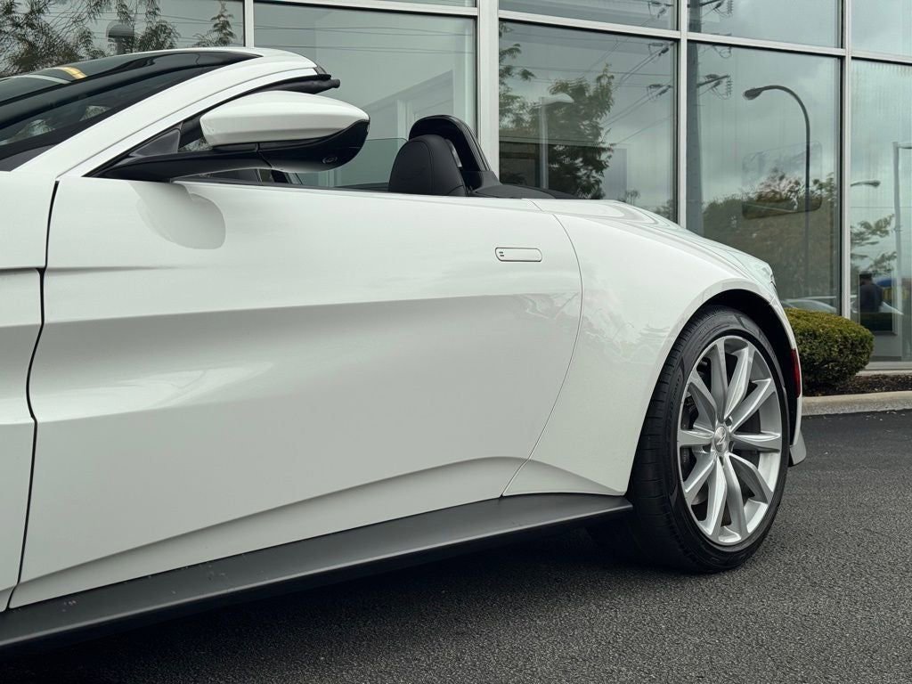Used 2023 Aston Martin V8 Vantage Roadster image 19