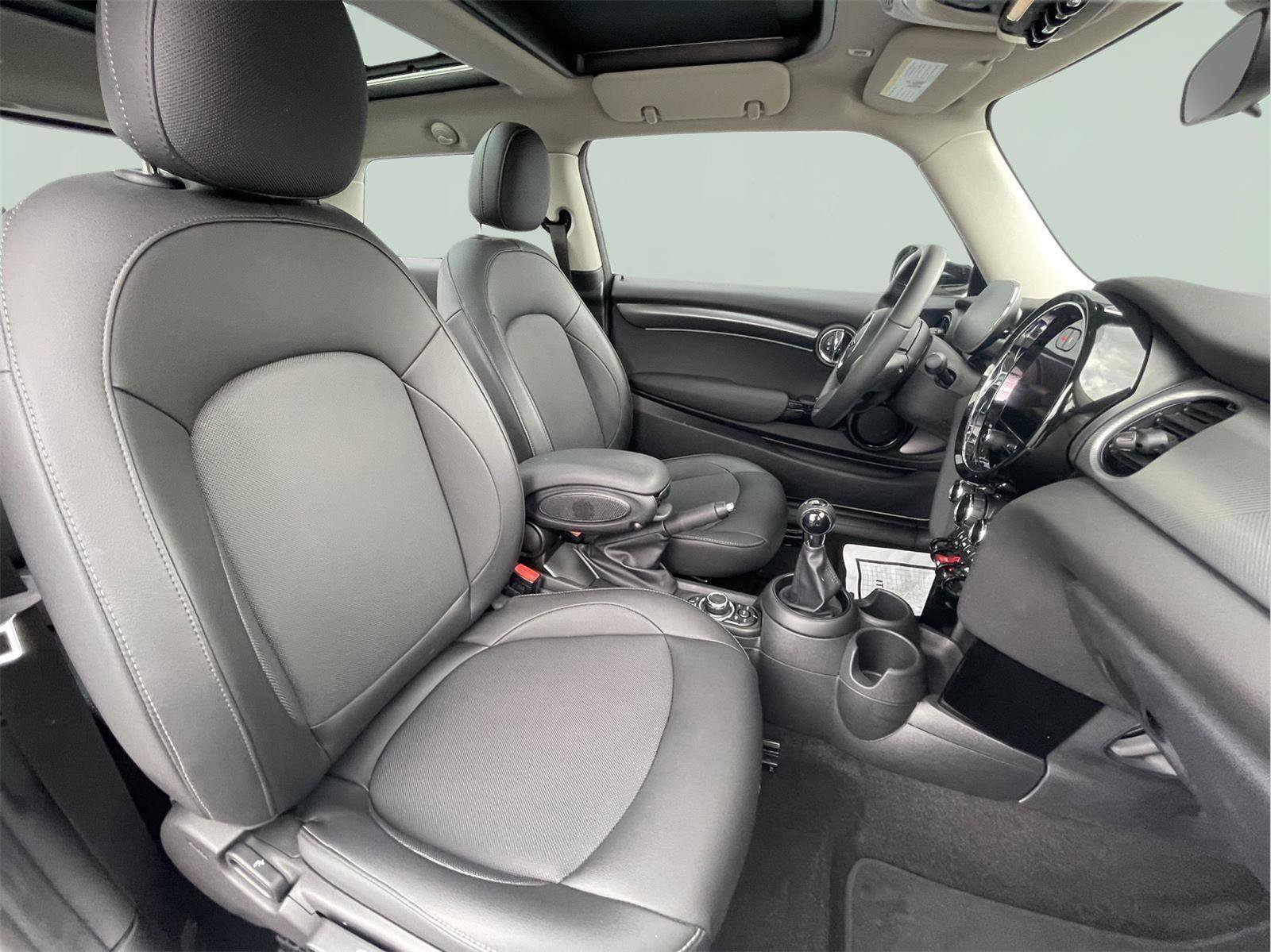 Used 2023 MINI Cooper 2-Door Hardtop FWD image 17