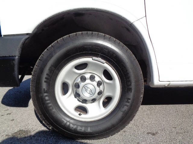 Used 2016 Chevrolet Express 2500 RWD image 26
