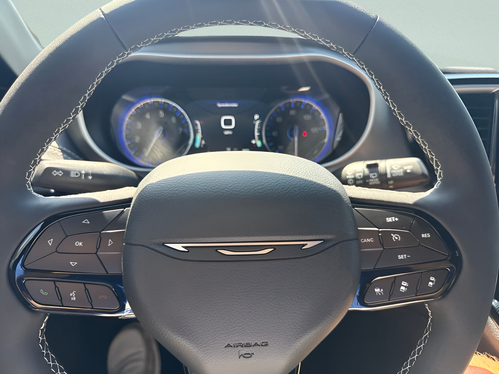 New 2027 Chrysler Pacifica Limited AWD/4WD image 19
