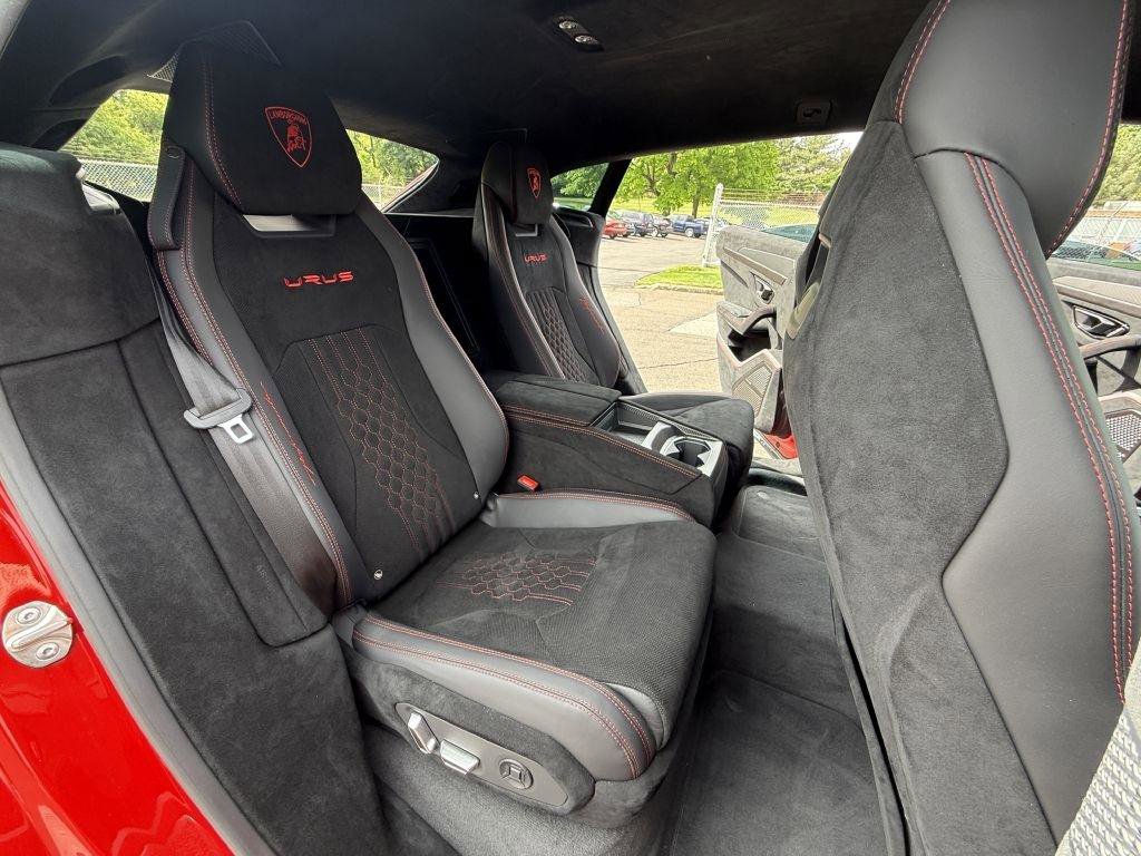 Used 2024 Lamborghini Urus Performante AWD/4WD image 23