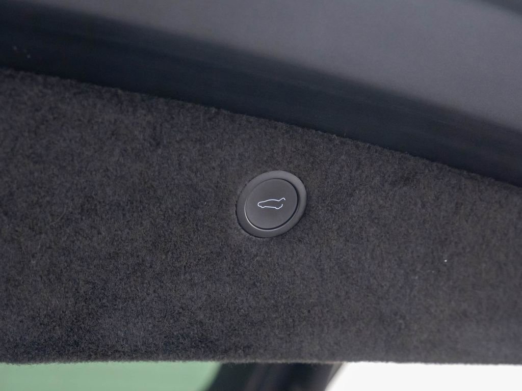 Used 2024 Tesla Model X image 30