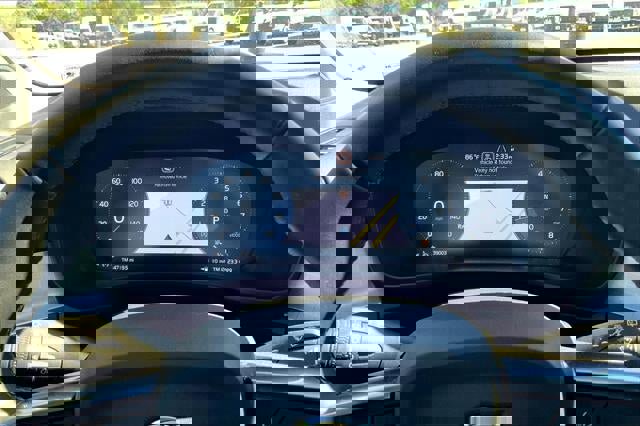 Used 2022 Volvo XC40 T5 Momentum image 20