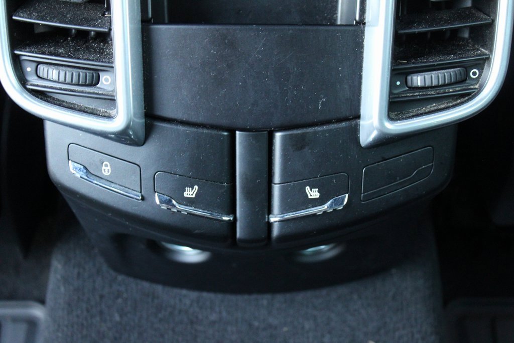 Certified 2016 Porsche Cayenne image 38