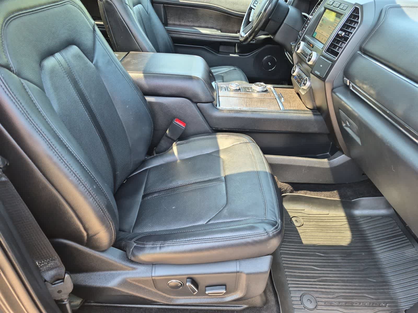 Used 2019 Ford Expedition Limited w/ Equipment Group 302A AWD/4WD image 23