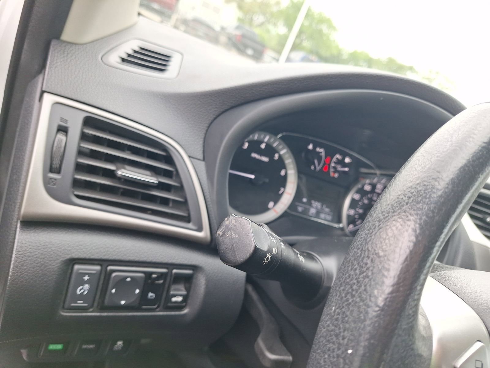 Used 2014 Nissan Sentra SR w/ SR Driver Package image 19