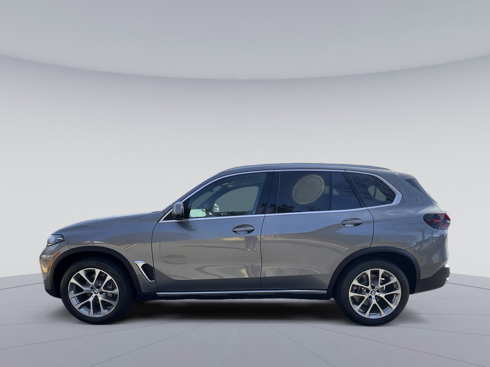 New 2026 BMW X5 xDrive40i w/ Premium Package image 2