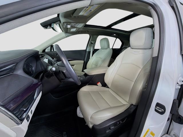 Used 2023 Cadillac XT4 Luxury w/ Cold Weather Package AWD/4WD image 11