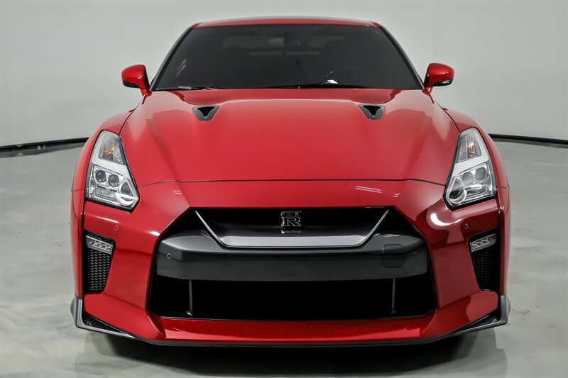 Used 2018 Nissan GT-R Premium AWD/4WD image 5