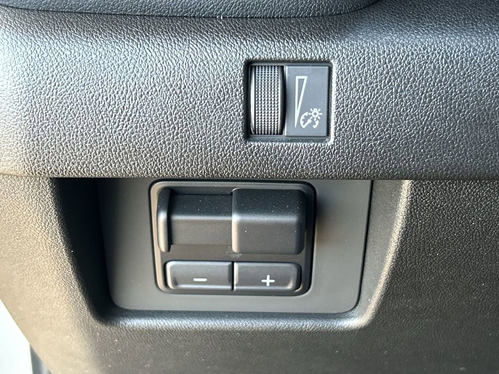 Used 2025 GMC Canyon Elevation image 18