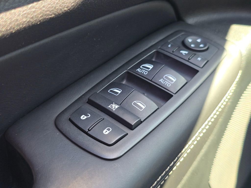 Used 2014 Jeep Grand Cherokee Overland w/ Advanced Technology Group AWD/4WD image 24