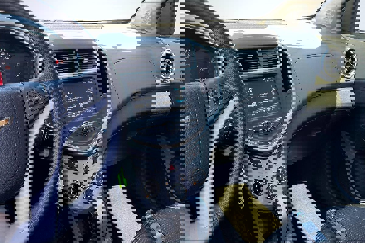 Used 2017 Chevrolet Sonic LT image 6