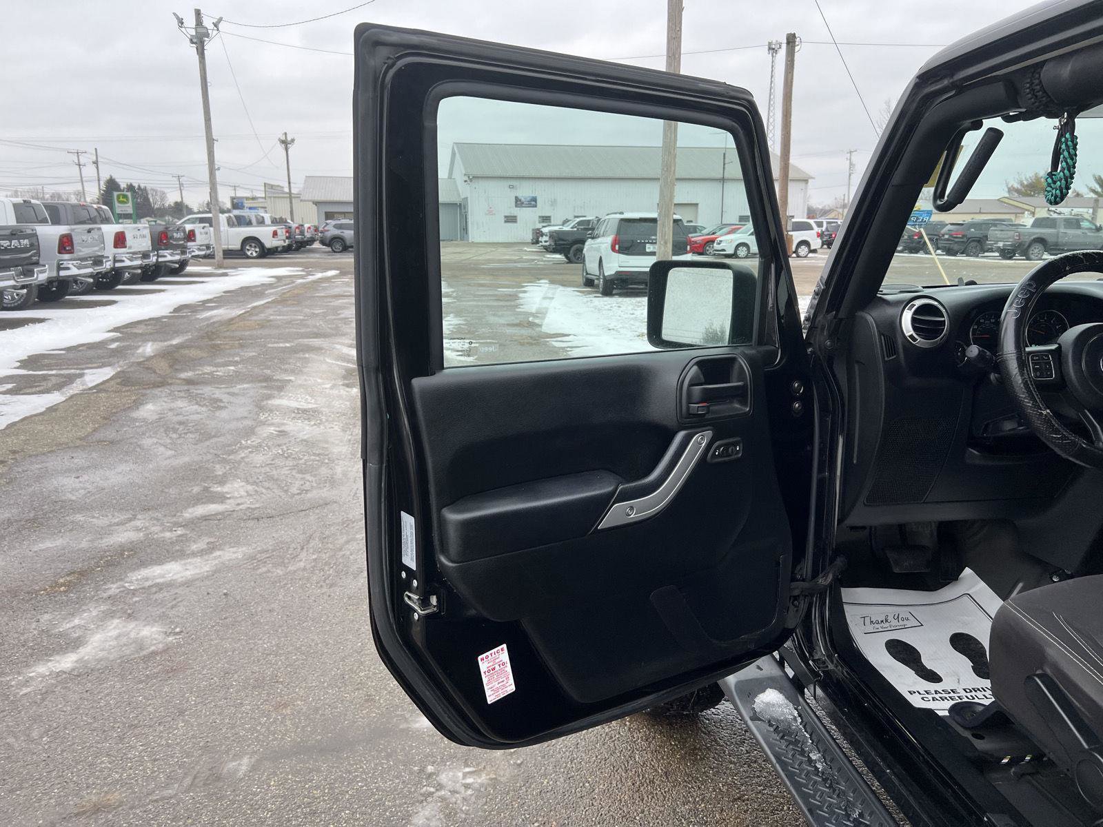 Used 2017 Jeep Wrangler Unlimited Sahara w/ Connectivity Group image 11