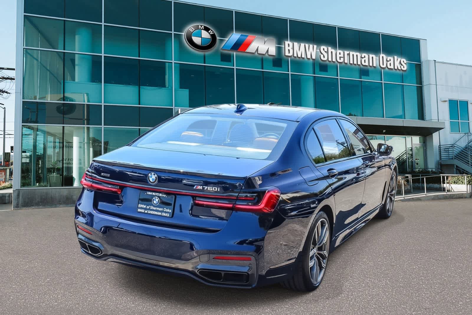 Used 2022 BMW M760i xDrive AWD/4WD image 4
