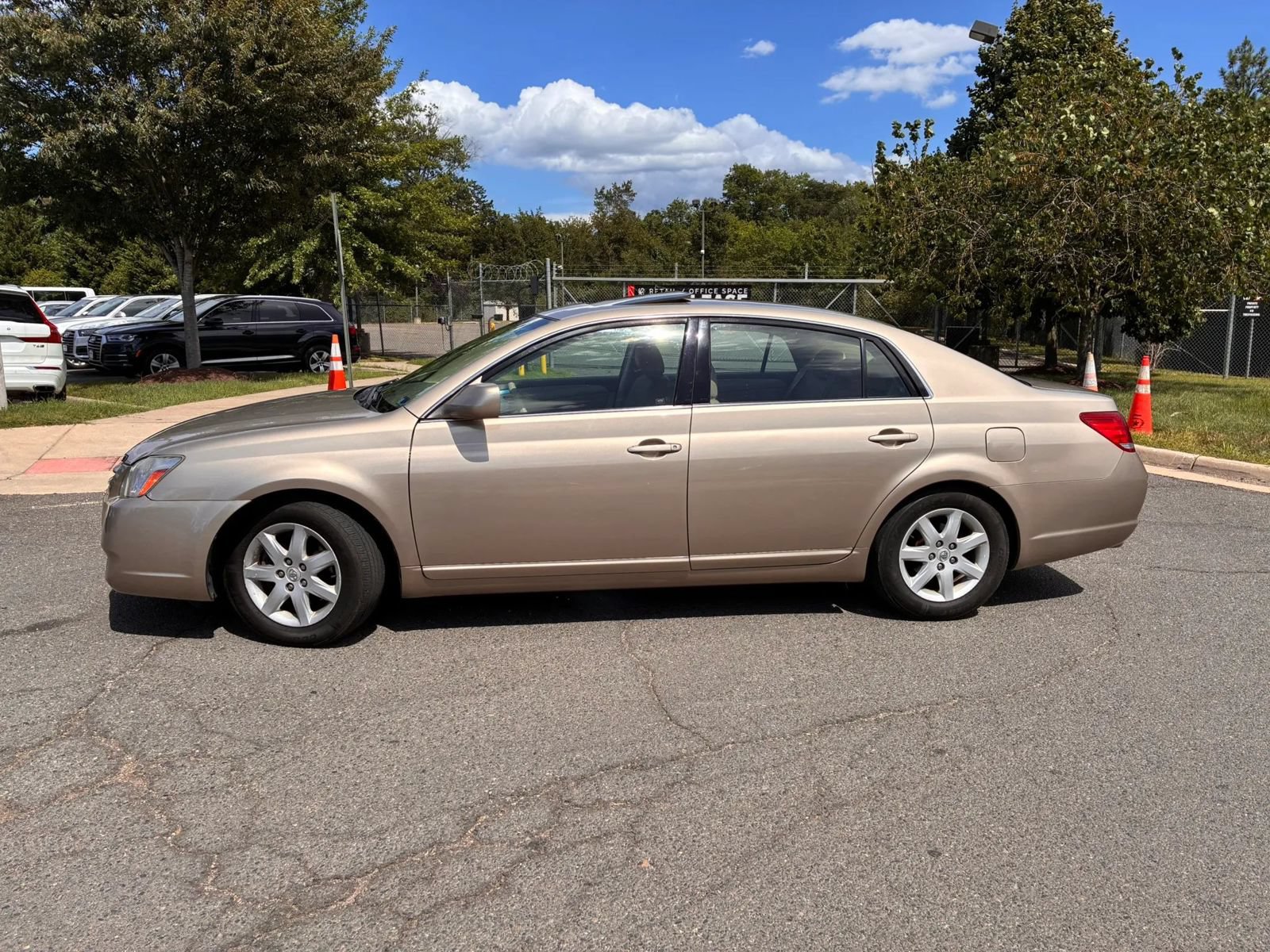 Used 2005 Toyota Avalon XL FWD image 3