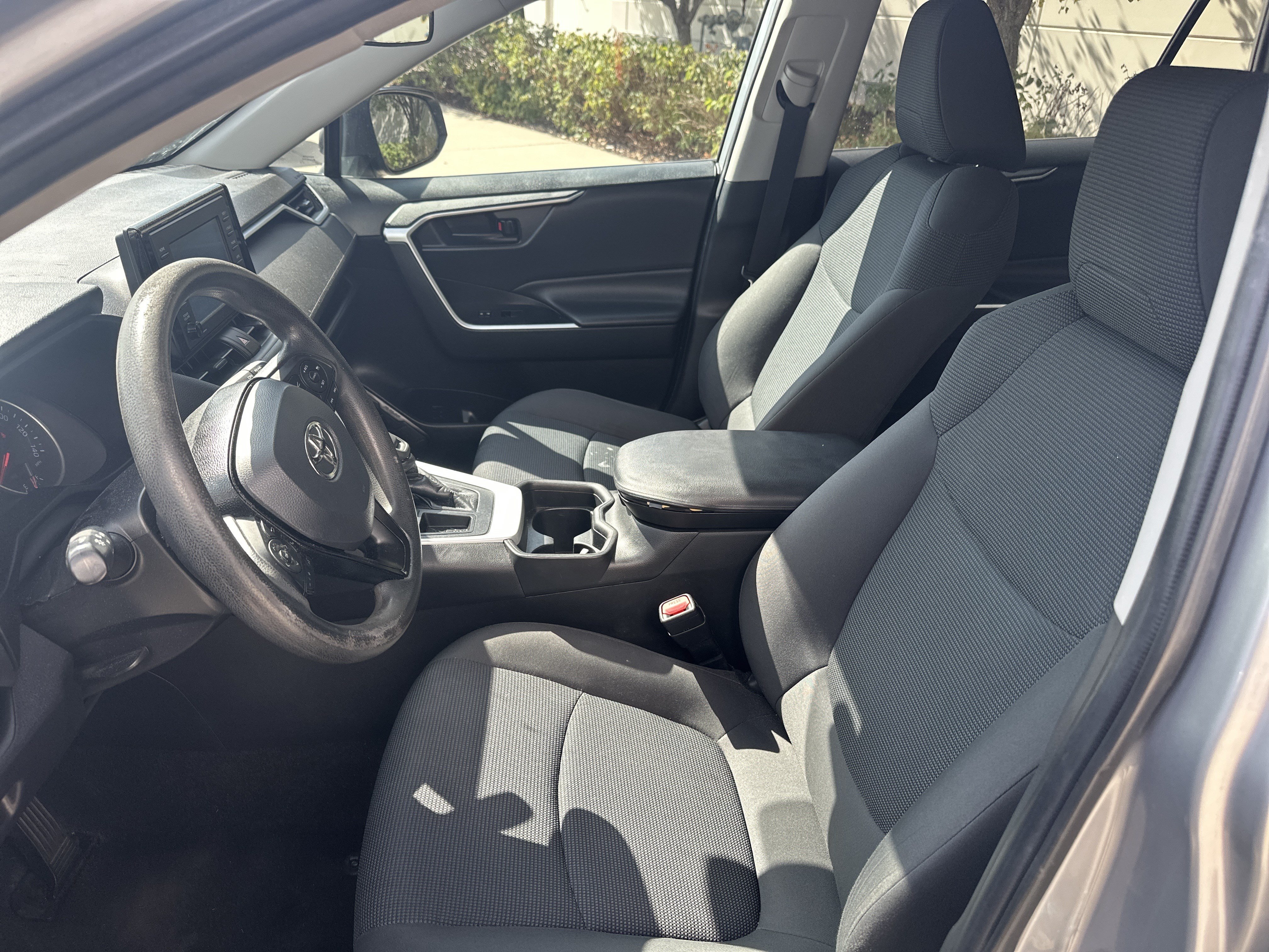 Used 2020 Toyota RAV4 LE FWD image 15