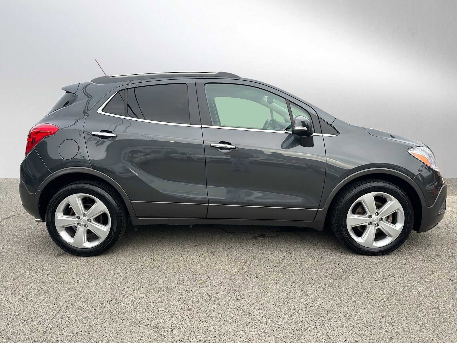 Used 2016 Buick Encore FWD image 2