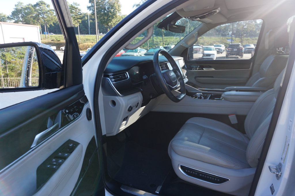 Used 2023 Jeep Grand Wagoneer 4WD image 2