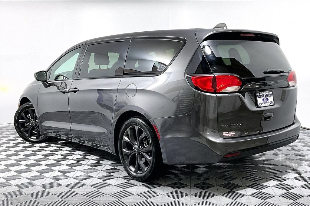 Used 2020 Chrysler Pacifica Touring w/ S Appearance Package FWD image 11