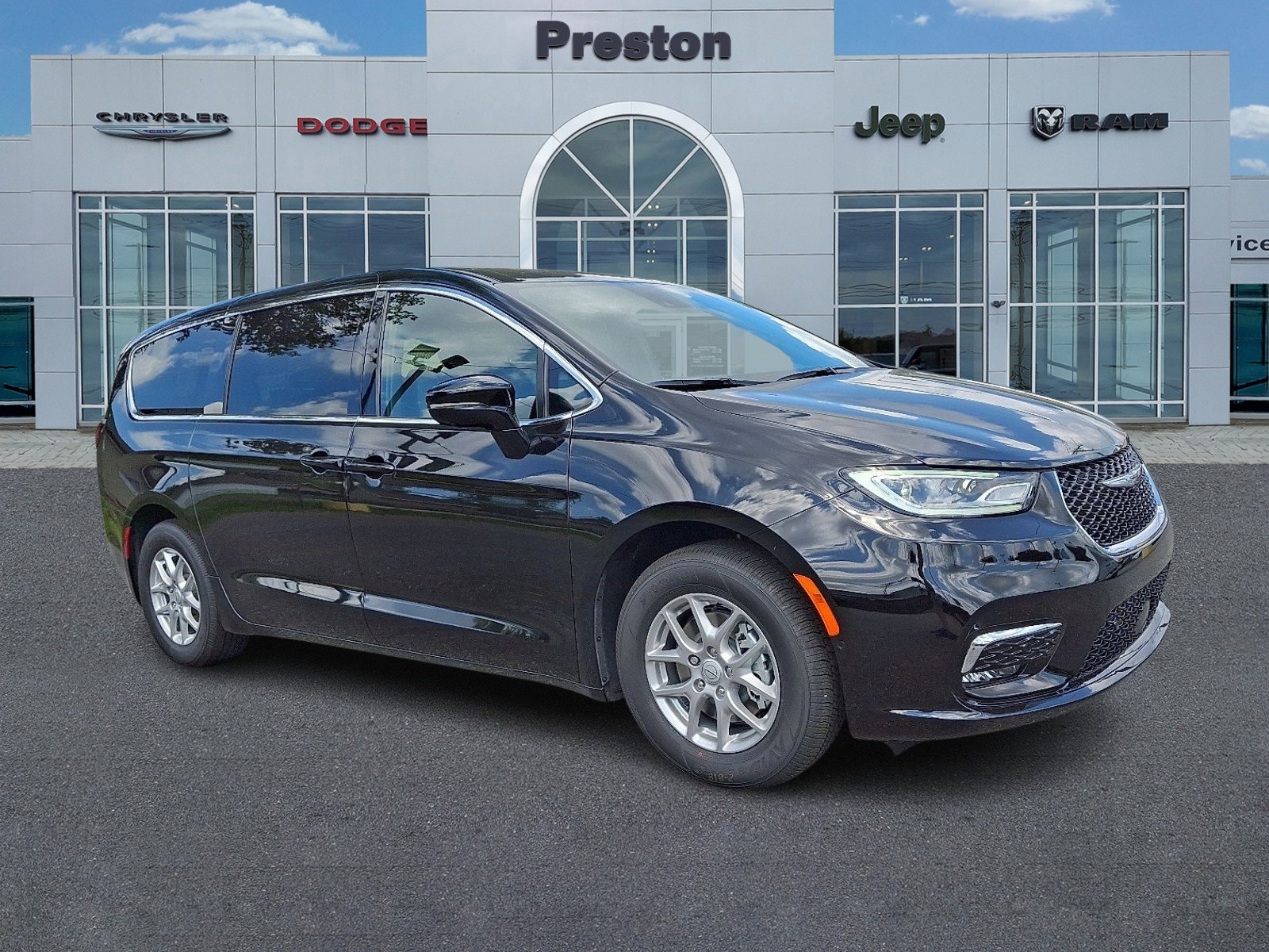 New 2026 Chrysler Pacifica Select image 1